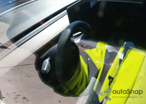 2023 Tesla Model Y Awd/Long Range Dual Motor All-Wheel Drive z USA, uszkodzony, nr VIN 7SAYGDEE7PA123347